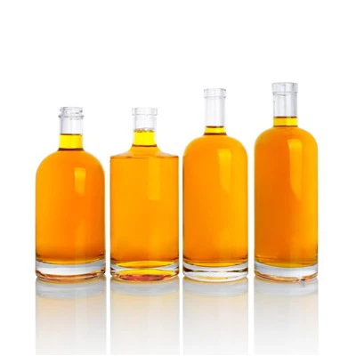 Klasyczne szklane butelki na alkohol o pojemności 750 ml